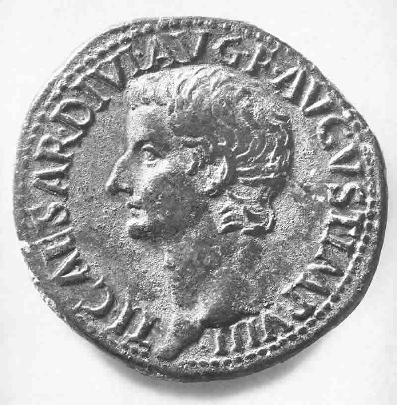 Fig.9: Asse con il ritratto di
  Tiberio