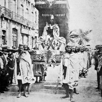 Fig. 19. Figurante mascherato da Cuauhtémoc nella parata organizzata il 15 settembre 1910 per celebrare il centenario dell’Indipendenza.