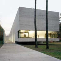Fig. 9. Memoriale e Centro di Documentazione del campo di Bergen-Belsen, Germania. Progetto architettonico di Jürgen Engel, 2007