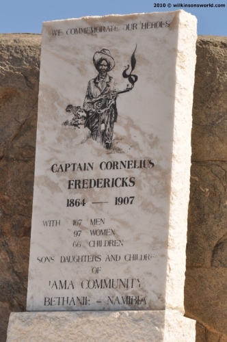 Fig. 4: monumento a Captain Cornelius Fredericks. Fonte: http://www.wilkinsonsworld.com