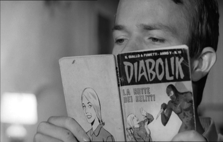Immagine dal film Grazie zia di Salvatore Saperi, Italia 1968. In primissimo piano il protagonista Alvise (Luo Castel) con una copia del fumetto del suo eroe preferito,
Diabolik.