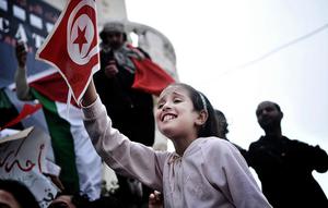 >Immagine della rivoluzione dei gelsomini, Sidi Bouzid, Tunisia. Foto di Ali Garboussi. Fonte: http://english.al-akhbar.com/node/2620.